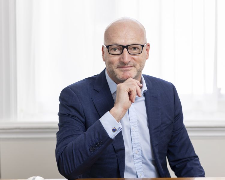 Dr Martin Lowe